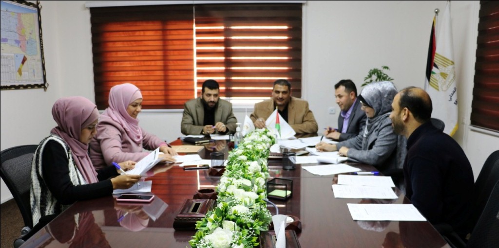 عمادة الجودة والتطوير تناقش آليات تطبيق التعلم الخدمي مع وزارة الحكم المحلي